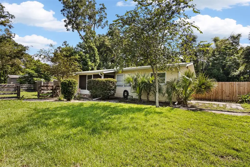 418 Ne 3rd St, FL