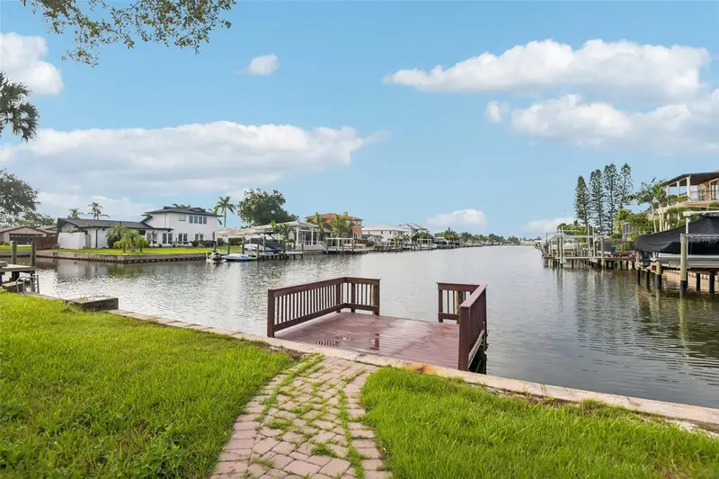 4008 Dana Shores Dr, FL
