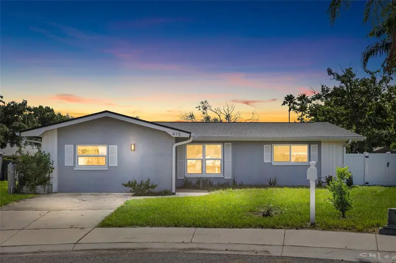 415 Maplewood Cir, FL