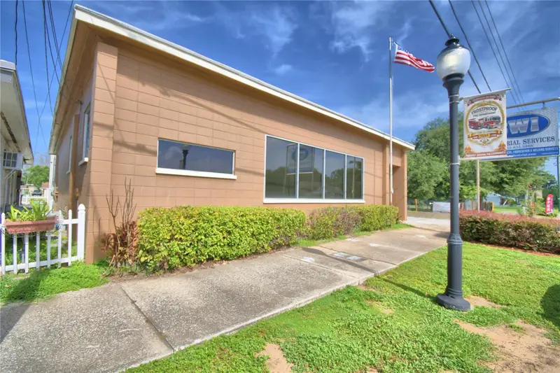 221 N Scenic Hwy, FL