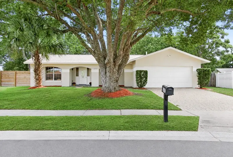 1442 Canterbury Cir, FL