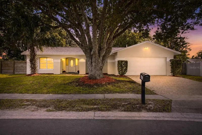 1442 Canterbury Cir, FL