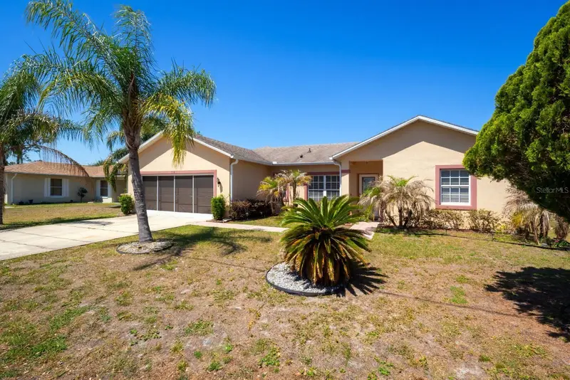 526 Maricopa Dr, FL