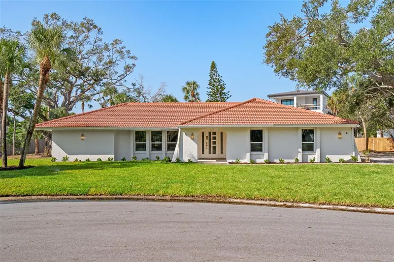 670 Venice Ln, FL