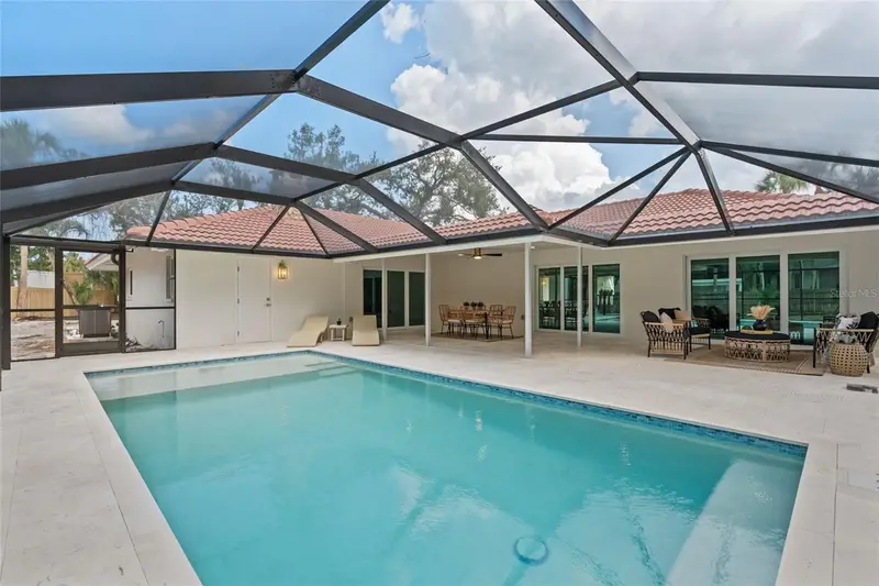 670 Venice Ln, FL