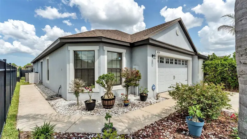 5739 Lacar Way, FL