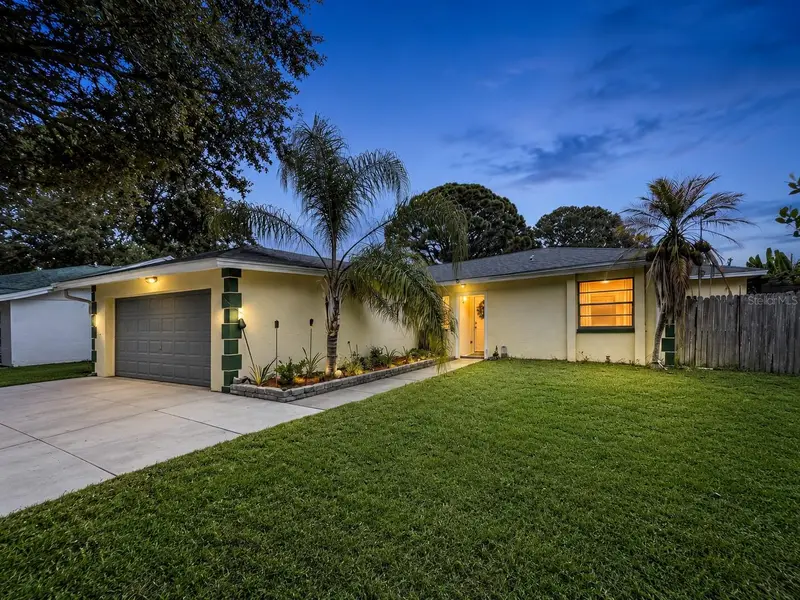 6250 Cedarbrook Dr N, FL