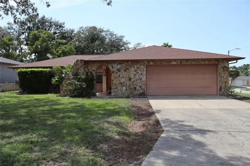 8949 Forest Lake Dr, FL