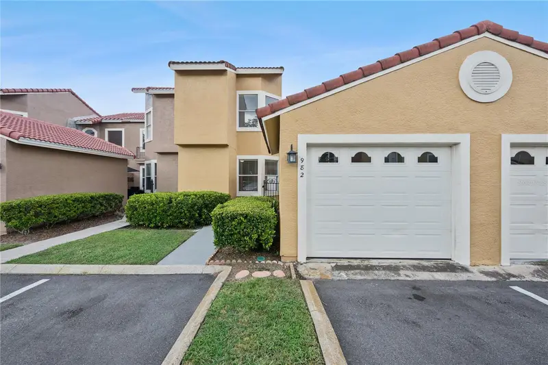 982 Casa Del Sol Cir, FL