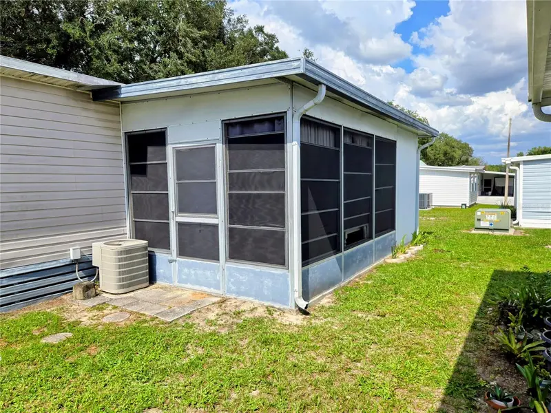 6336 Wealthy Ln, FL