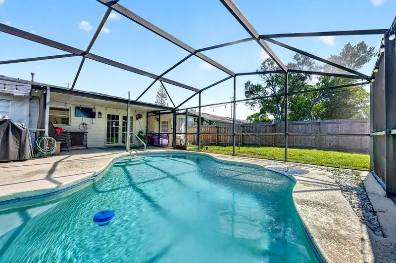 880 Seminole Ave, FL