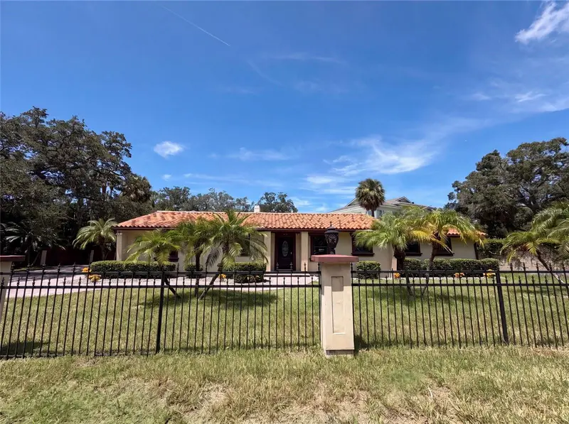 1515 S West Shore Blvd, FL