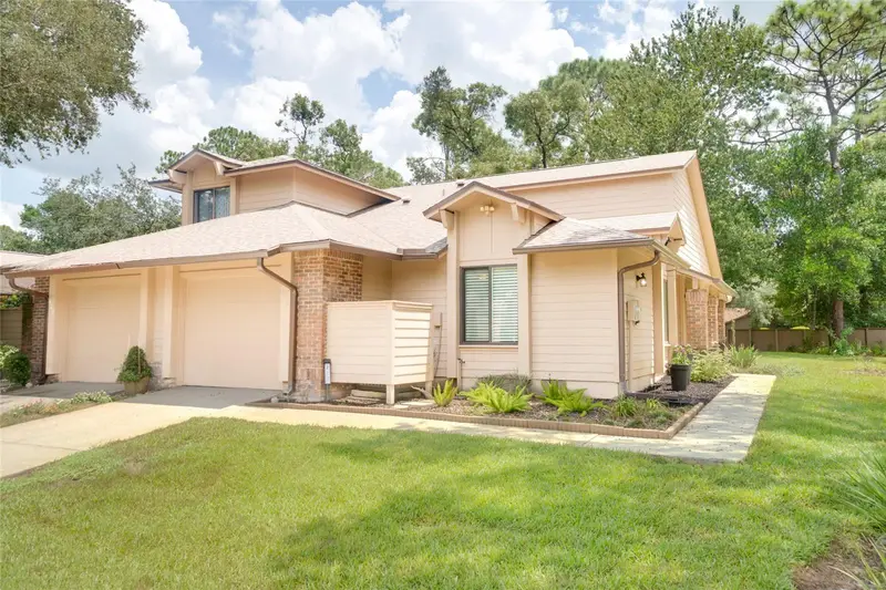 419 Newton Pl, FL