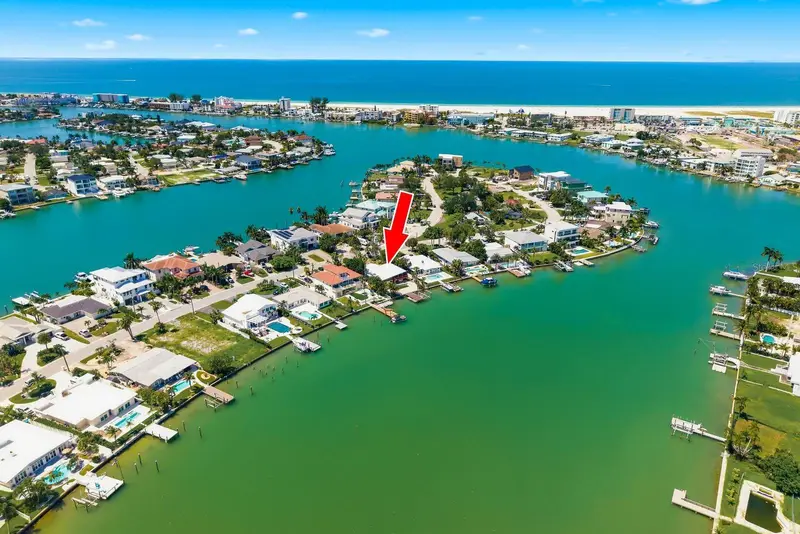 31 Dolphin Dr, FL