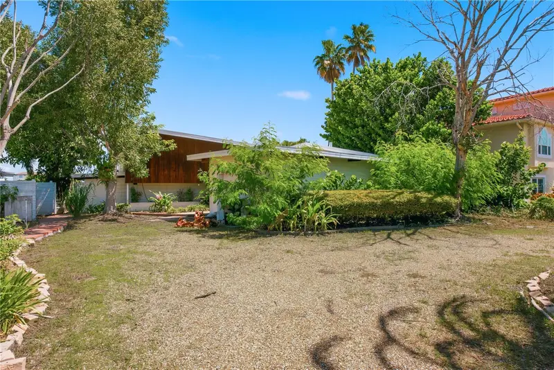 31 Dolphin Dr, FL