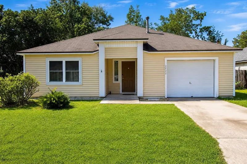2523 Nw 38 Pl, FL