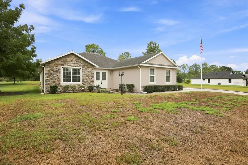 555 Dowling Cir, FL