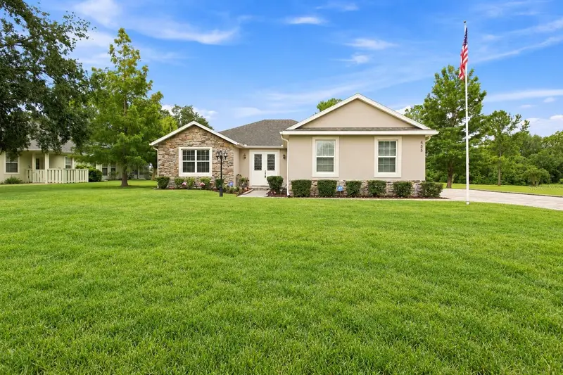 555 Dowling Cir, FL
