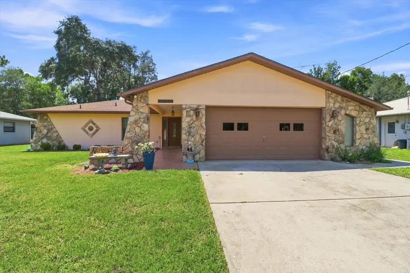 8830 N Amboy Dr, FL