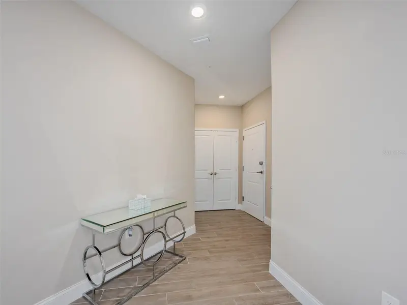 7517 Laureate Blvd #4303, FL