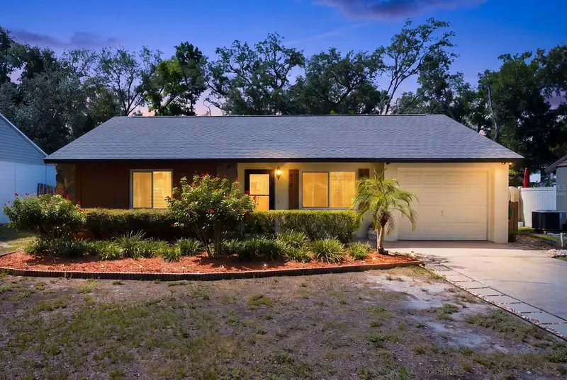 624 E Spruce St, FL