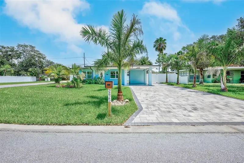 2425 Baywood Dr E, FL