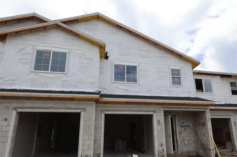 Lee Vista listing