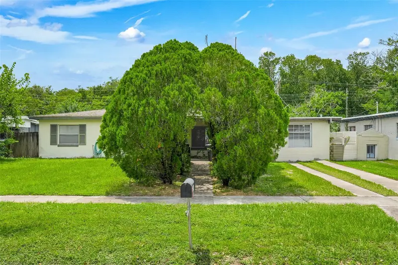 Lee Vista pending