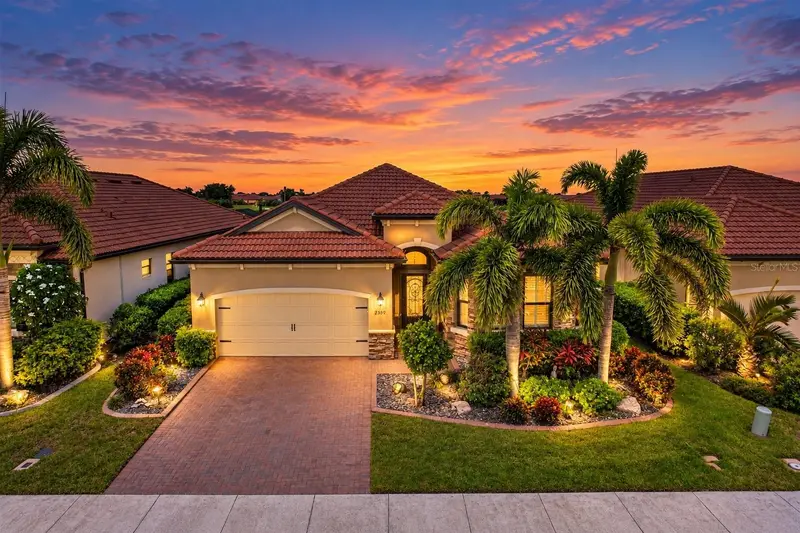 23515 Waverly Cir, FL