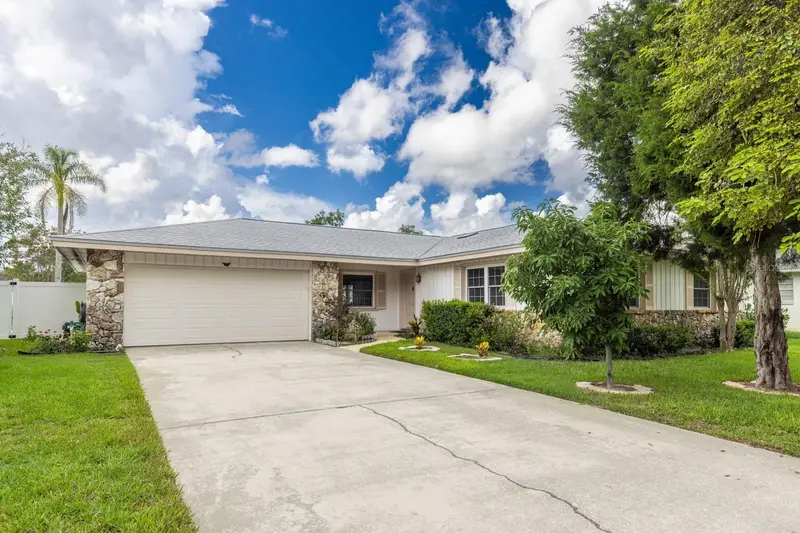 116 Beaufort Dr, FL