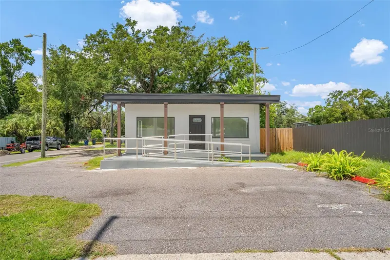 10302 N Nebraska Ave, FL