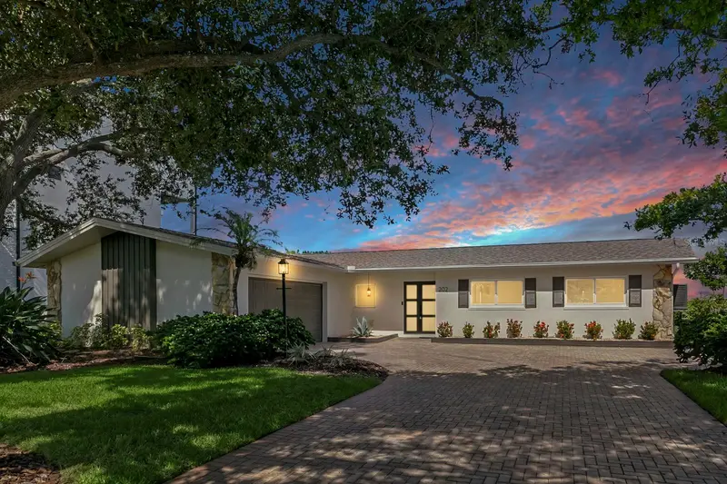 202 Driftwood Ln, FL