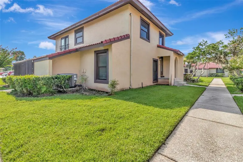 501 Hunter Cir, FL