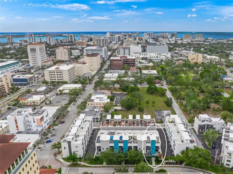 72 N School Ave, FL