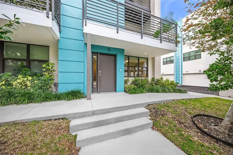 72 N School Ave, FL