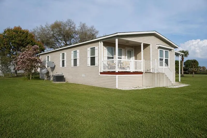 56 Manor Dr, FL
