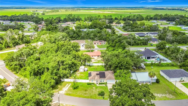 215 Oak Cir, FL