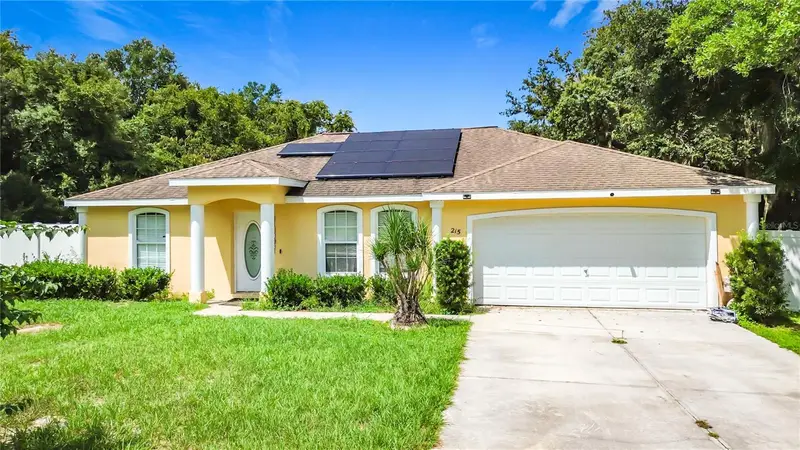 215 Oak Cir, FL