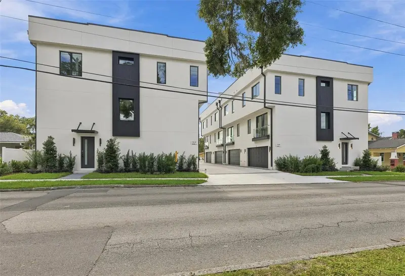 310 W Columbus Dr #3, FL