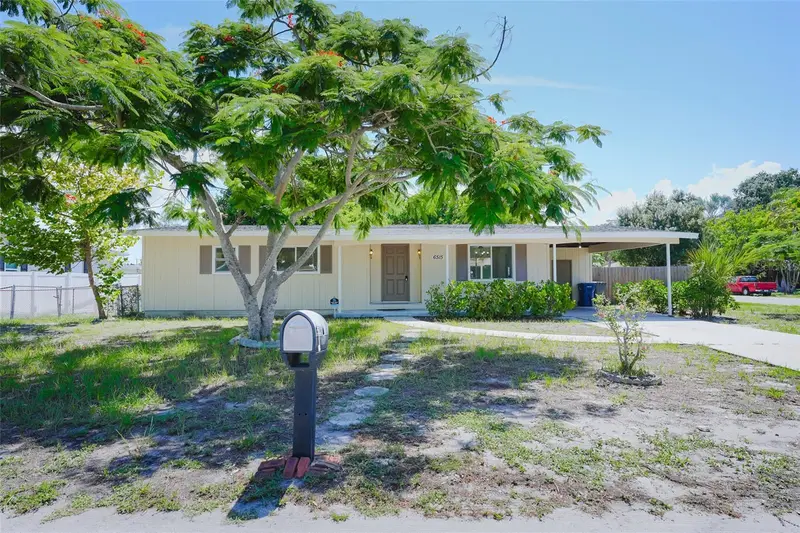 6515 3rd Street Ct W, FL