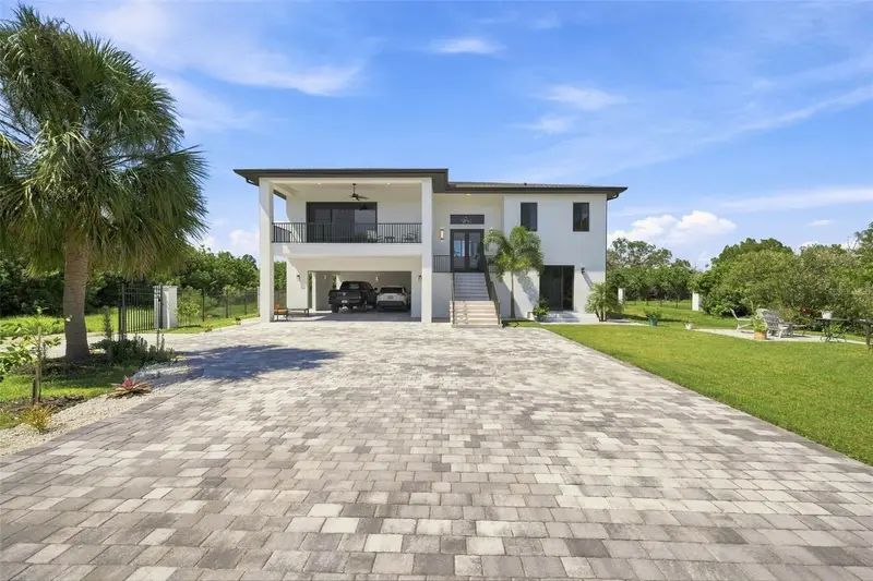 5035 Bay Blvd, FL
