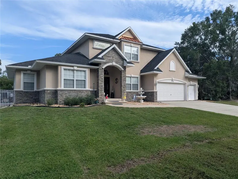 556 Nw Fern Dr, FL