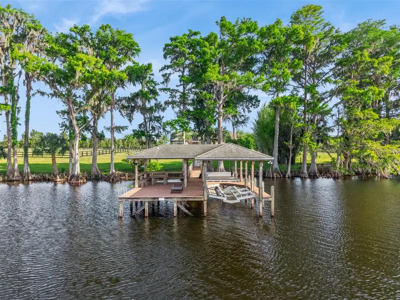 746 Lake Mills Rd, FL