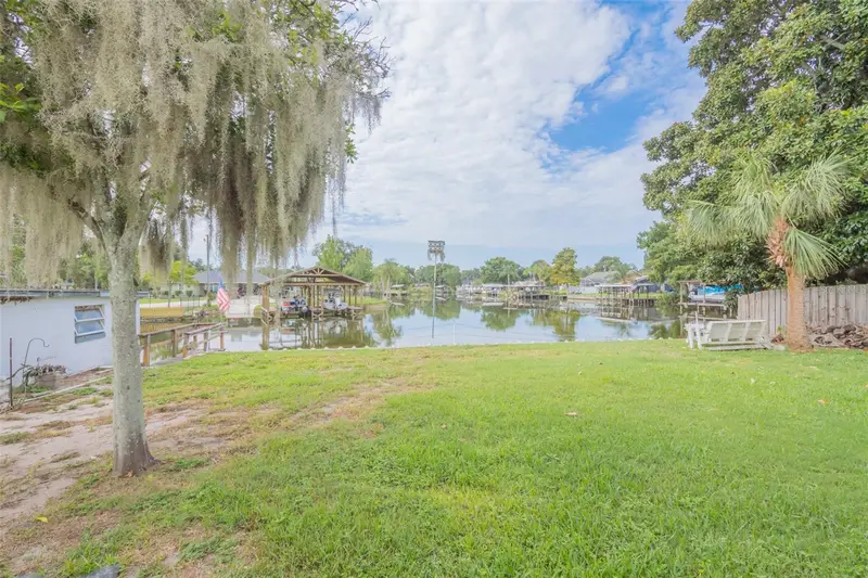 2712 Grand Island Shores Rd, FL
