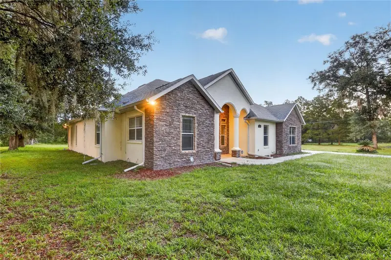 3049 W Laurel St, FL