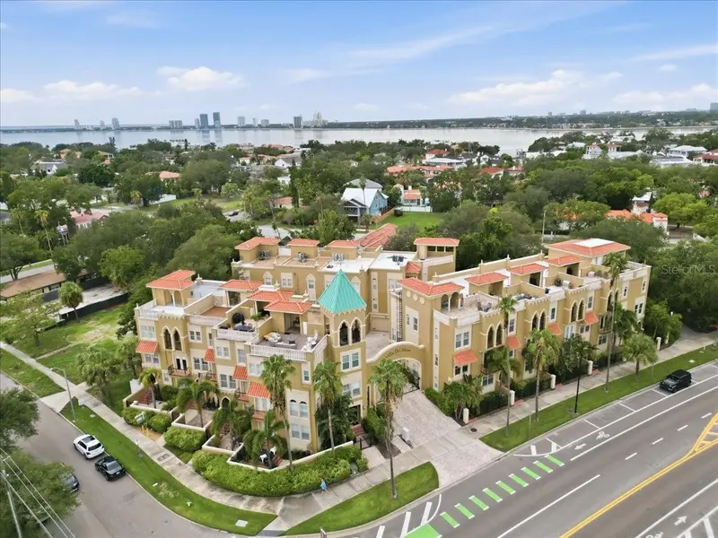 114 E Davis Blvd #8, FL