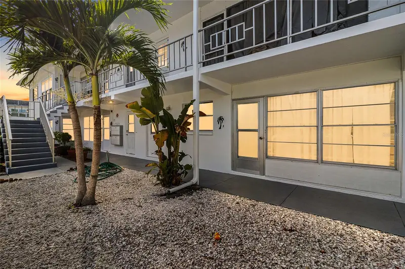 1221 Drew St #B3, FL