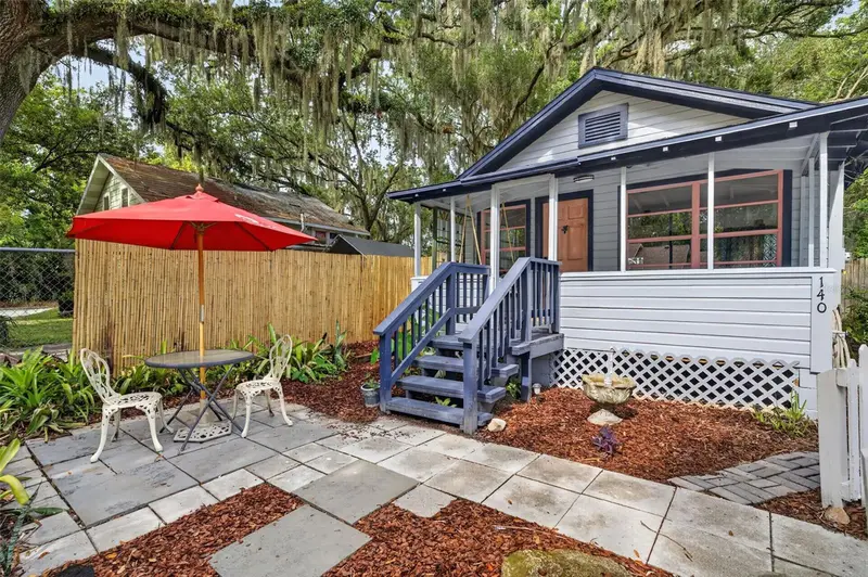 140 N Johns St, FL