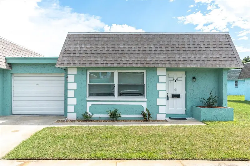 7030 Versailles N, FL