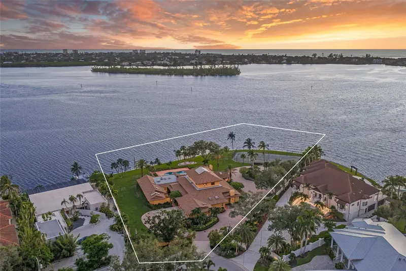1136 N Lake Shore Dr, FL